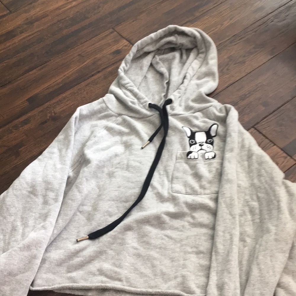 Cropped sweatshirt with dog on pocket